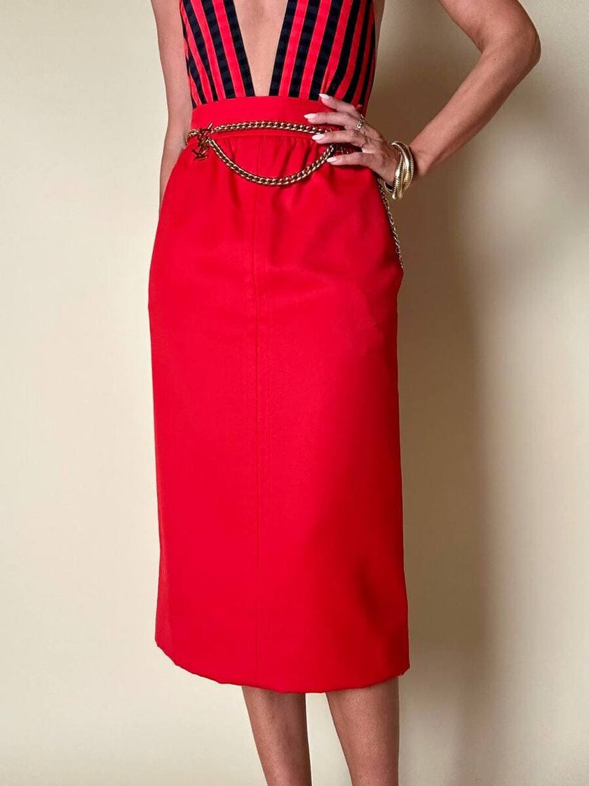 Longuette rossa con abbottonatura posteriore “Yves Saint Laurent”