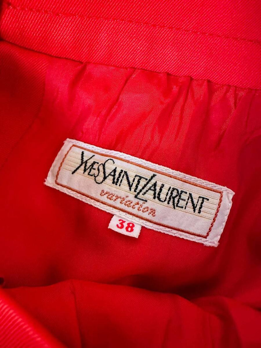 Longuette rossa con abbottonatura posteriore “Yves Saint Laurent”