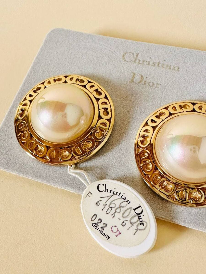 Maxi clip dorate con perle cabochon “Christian Dior”