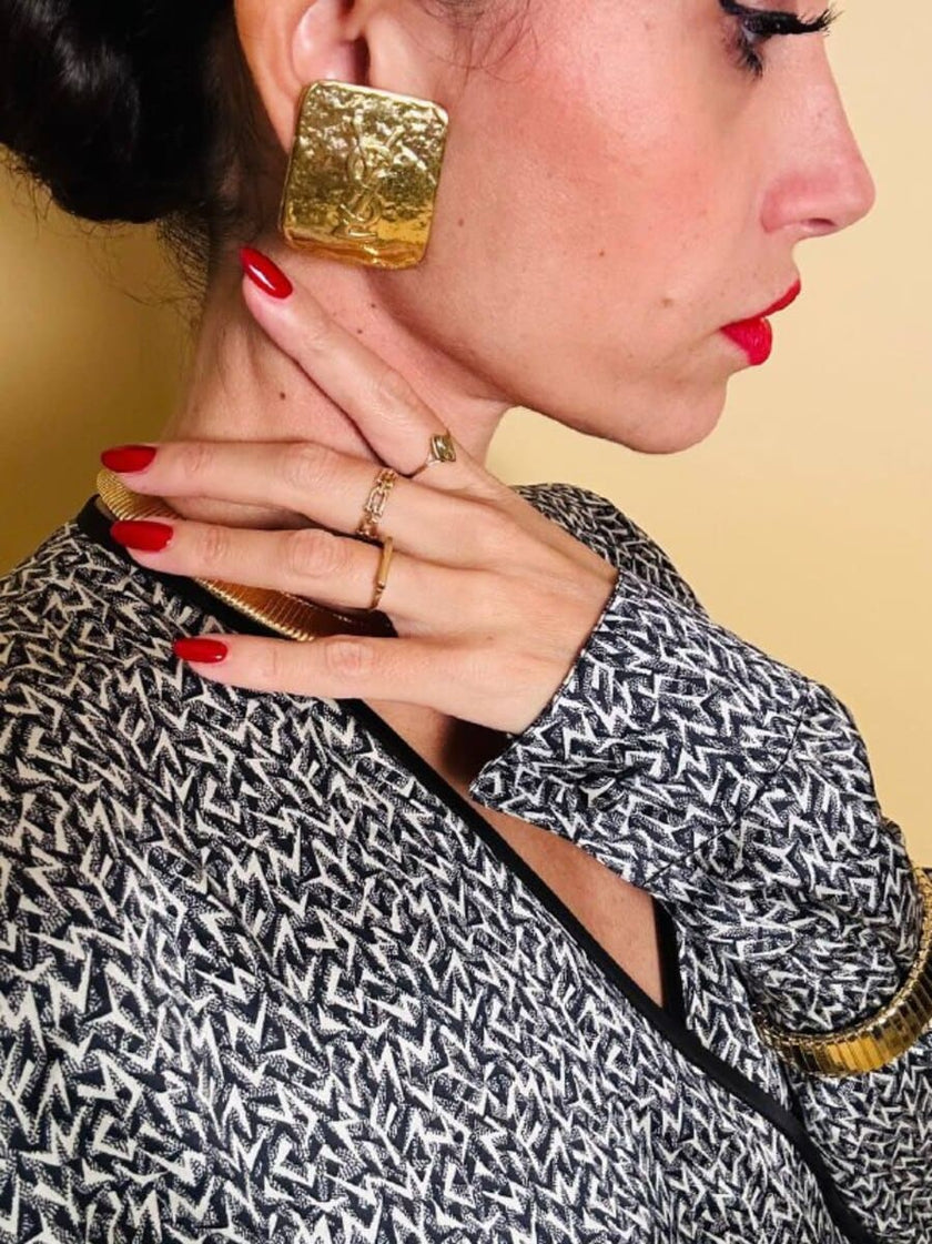 Maxi clip oro con logo “Yves Saint Laurent”