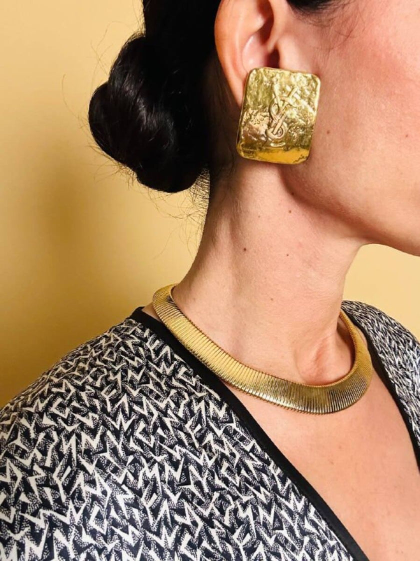 Maxi clip oro con logo “Yves Saint Laurent”