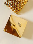 Maxi clip quadrate a gabbia oro “Kadria”