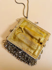 Mini bag in crochet oro con frange di perline