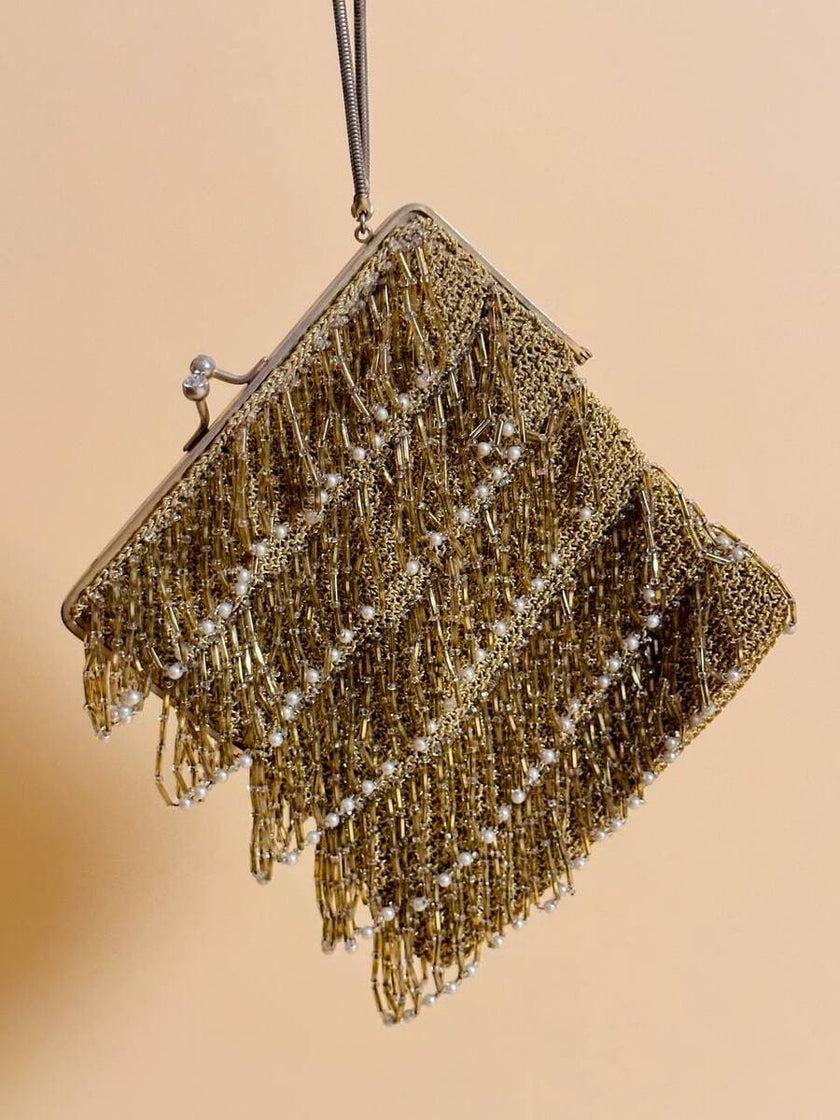 Mini bag in crochet oro con frange di perline