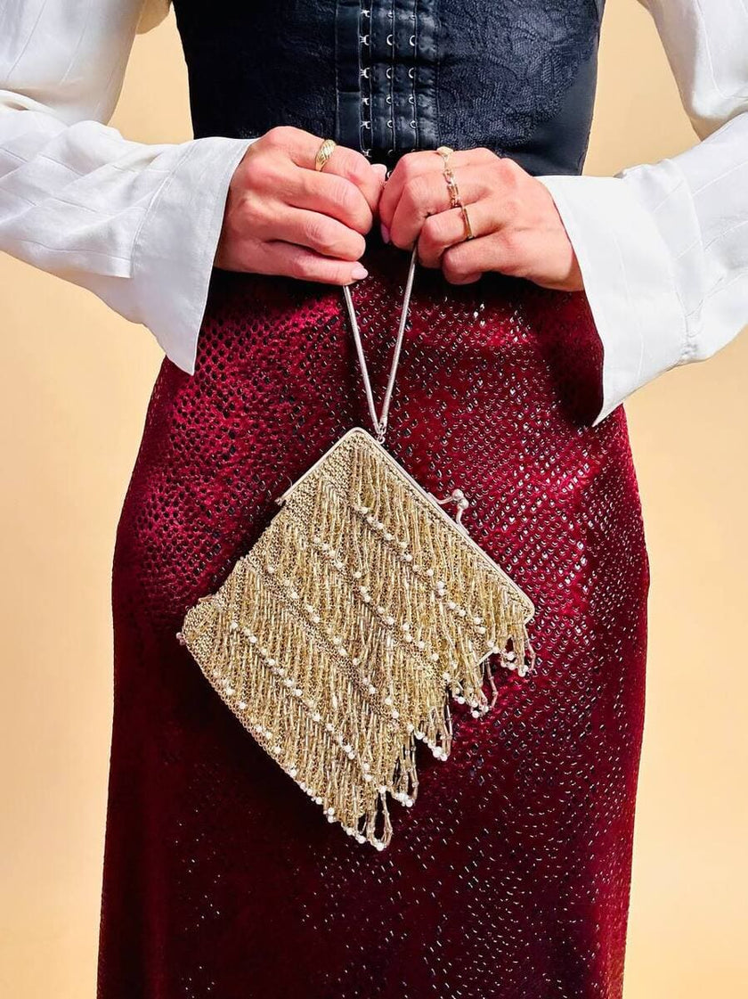 Mini bag in crochet oro con frange di perline