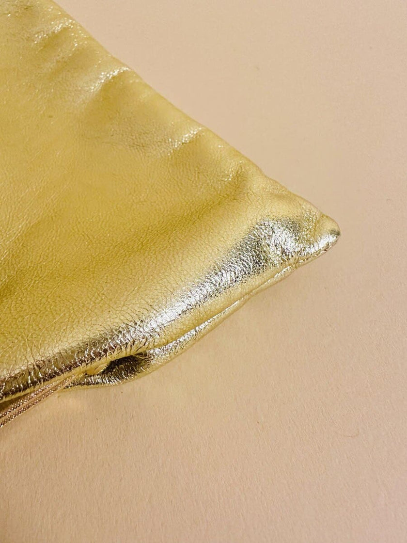 Mini bag in pelle laminata oro con specchietto incorporato