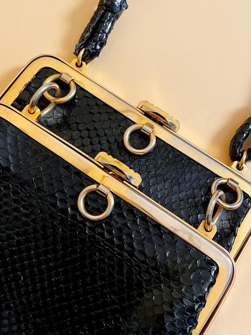 Mini bag artigianale in pitone nero con fodera rossa