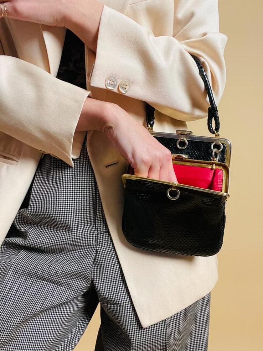 Mini bag artigianale in pitone nero con fodera rossa