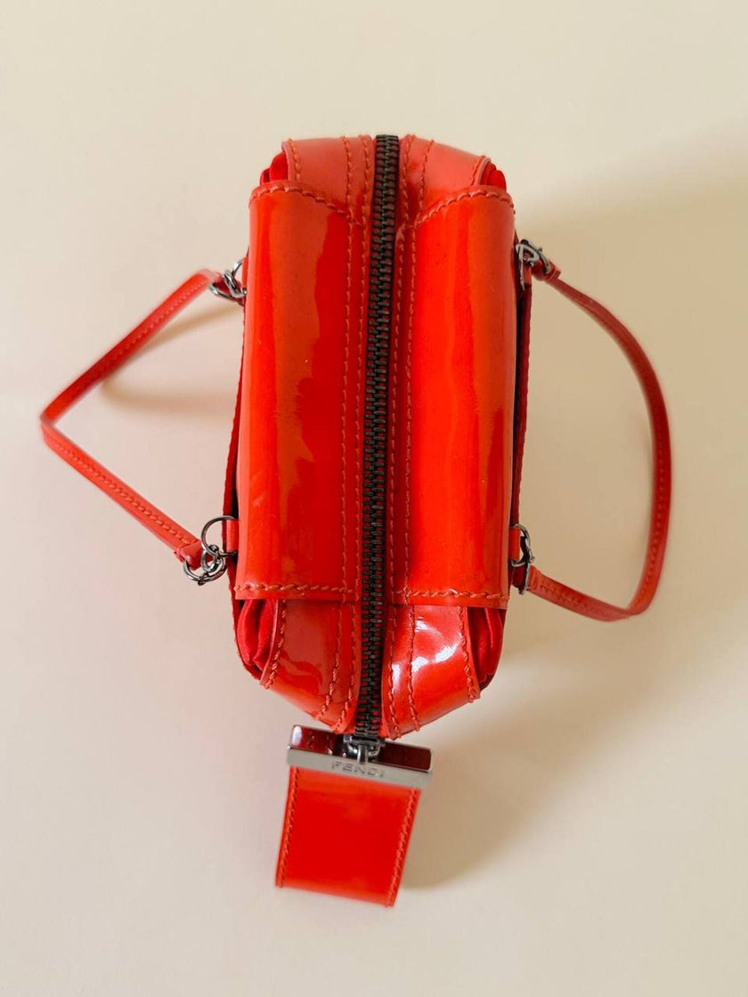 Mini bag in vernice arancione con logo in specchio argento “Fendi”