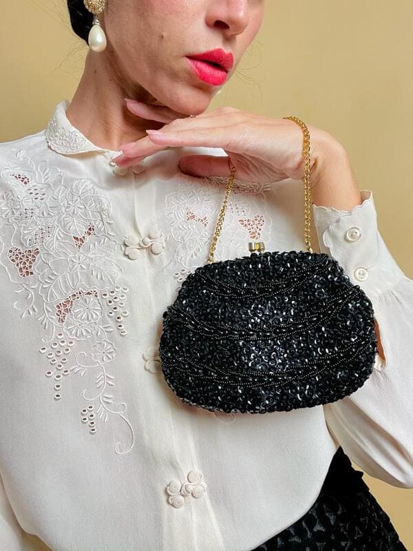 Mini bag ricamata con paillettes nere
