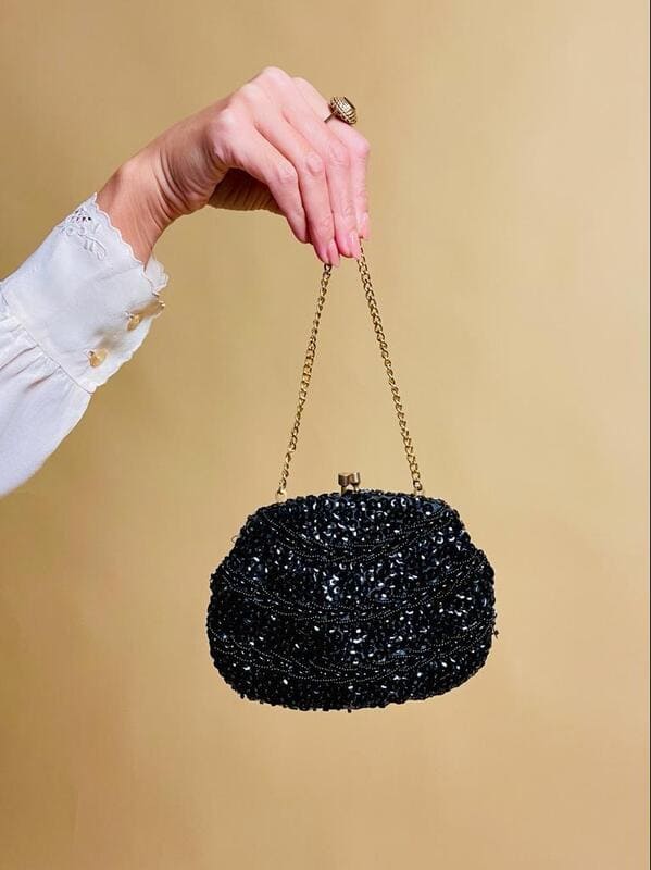 Mini bag ricamata con paillettes nere