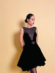 Mini dress sartoriale in velluto nero e organza
