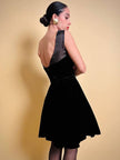 Mini dress sartoriale in velluto nero e organza