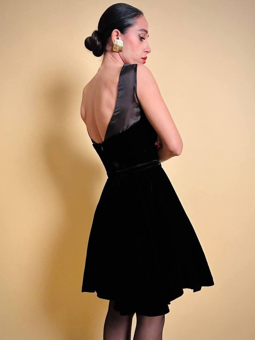 Mini dress sartoriale in velluto nero e organza