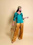 Pantalone a palazzo in cady lucido color ambra 