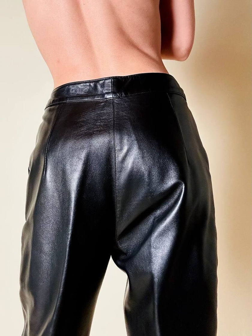 Pantalone in pelle nera con pinces “Oux follies d’Isabel”