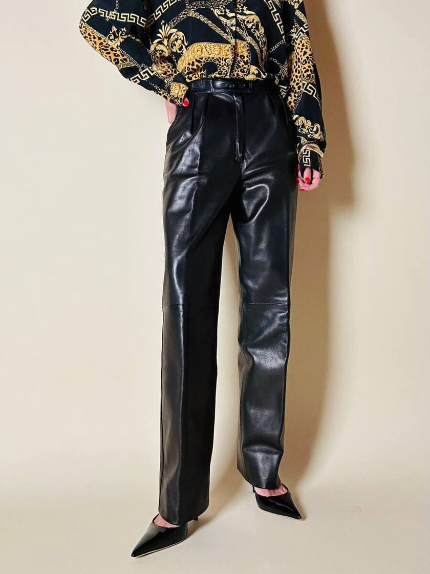 Pantalone in pelle nera con pinces “Oux follies d’Isabel”