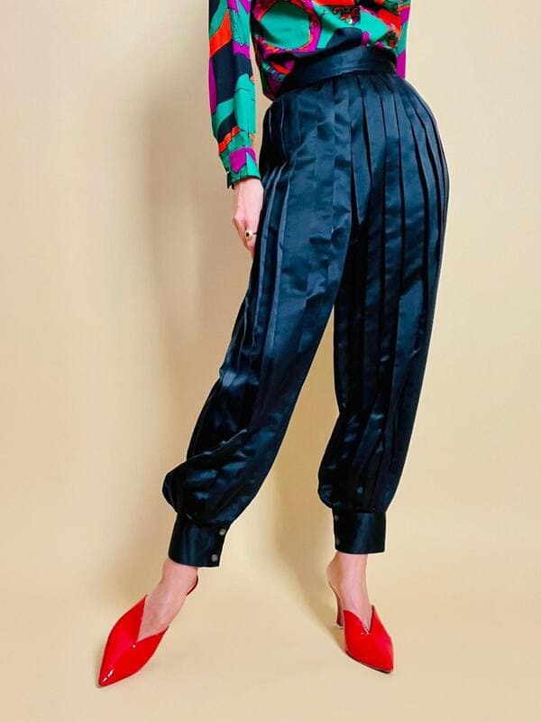 Harem pants in raso nero plissé