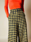 Pantalone a palazzo giallo e nero in lana bouclé fantasia pied de coque “Weili Zheng”