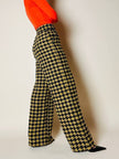 Pantalone a palazzo giallo e nero in lana bouclé fantasia pied de coque “Weili Zheng”