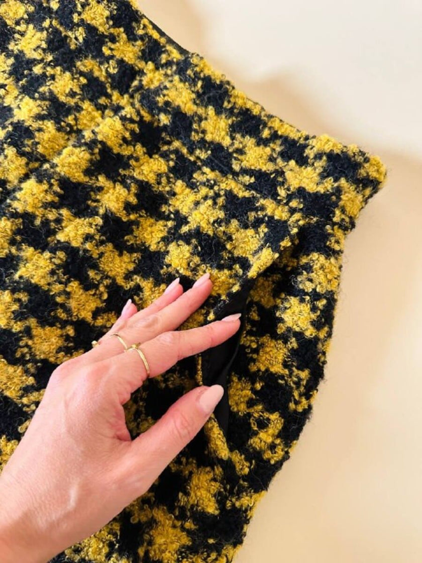 Pantalone a palazzo giallo e nero in lana bouclé fantasia pied de coque “Weili Zheng”
