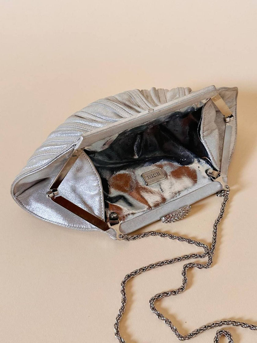 Pochette argento con chiusura gioiello e tracolla in carena “Rodo”