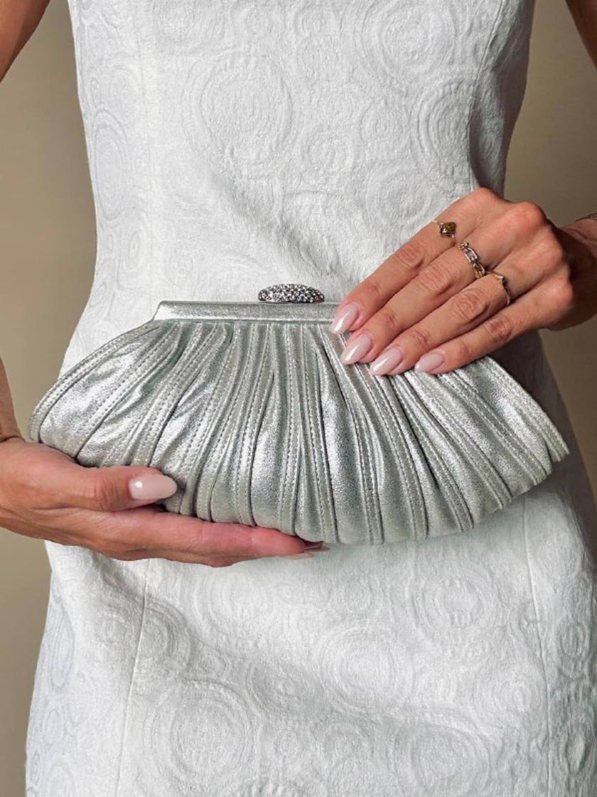 Pochette argento con chiusura gioiello e tracolla in carena “Rodo”