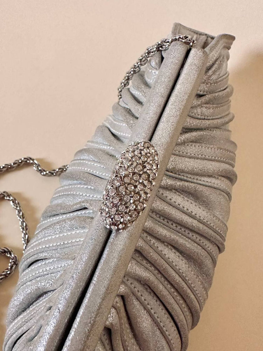 Pochette argento con chiusura gioiello e tracolla in carena “Rodo”