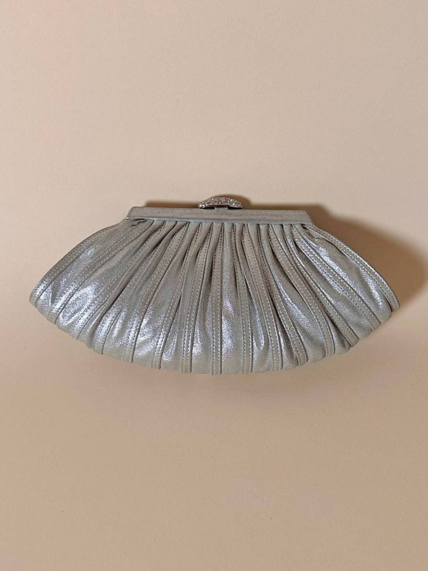 Pochette argento con chiusura gioiello e tracolla in carena “Rodo”