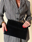 Pochette vintage Yves Saint Laurent in pelle nera con greca logata in rilievo