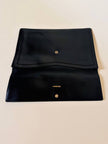 Pochette vintage Yves Saint Laurent in pelle nera con greca logata in rilievo