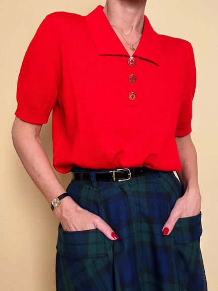 Polo in lana rossa con bottoni dorati 
