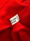 Polo en laine rouge avec boutons dorés 
