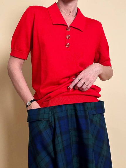 Polo in lana rossa con bottoni dorati 