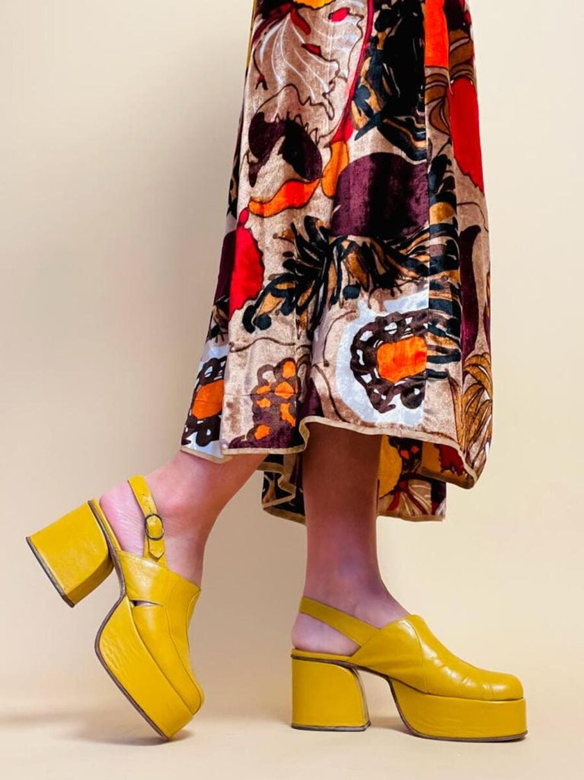 Sabot con platform in pelle giallo senape