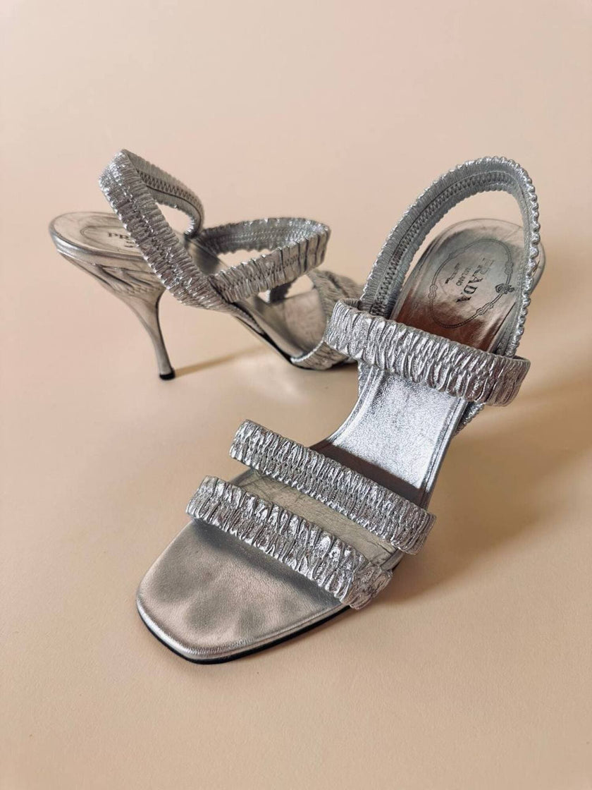 Sandali in laminato argento con tacco a spillo “Prada”