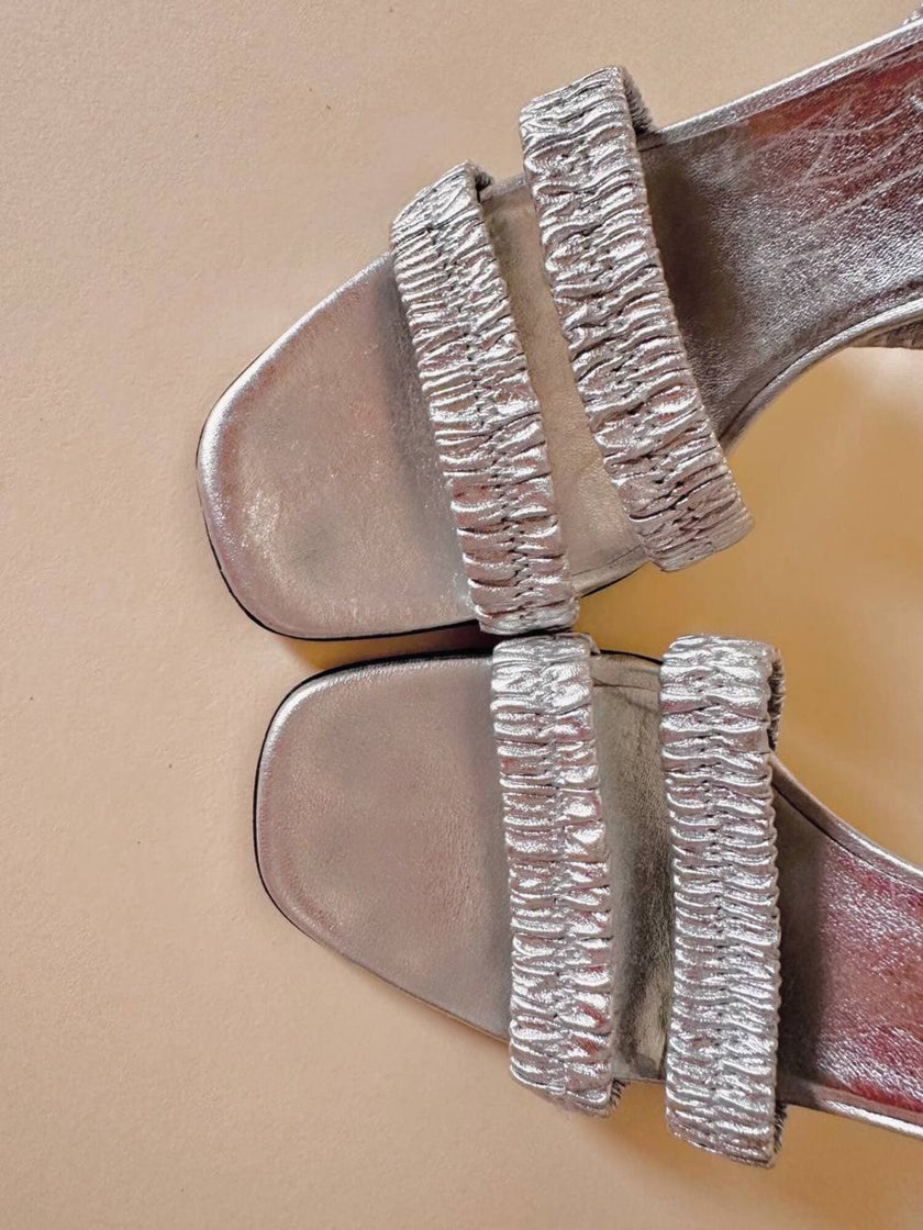 Sandali in laminato argento con tacco a spillo “Prada”