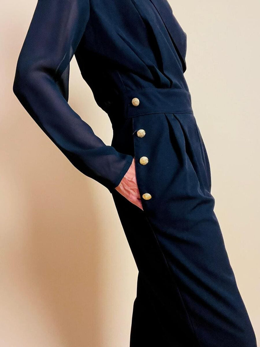 Smoking jumpsuit nera con bottoni dorati