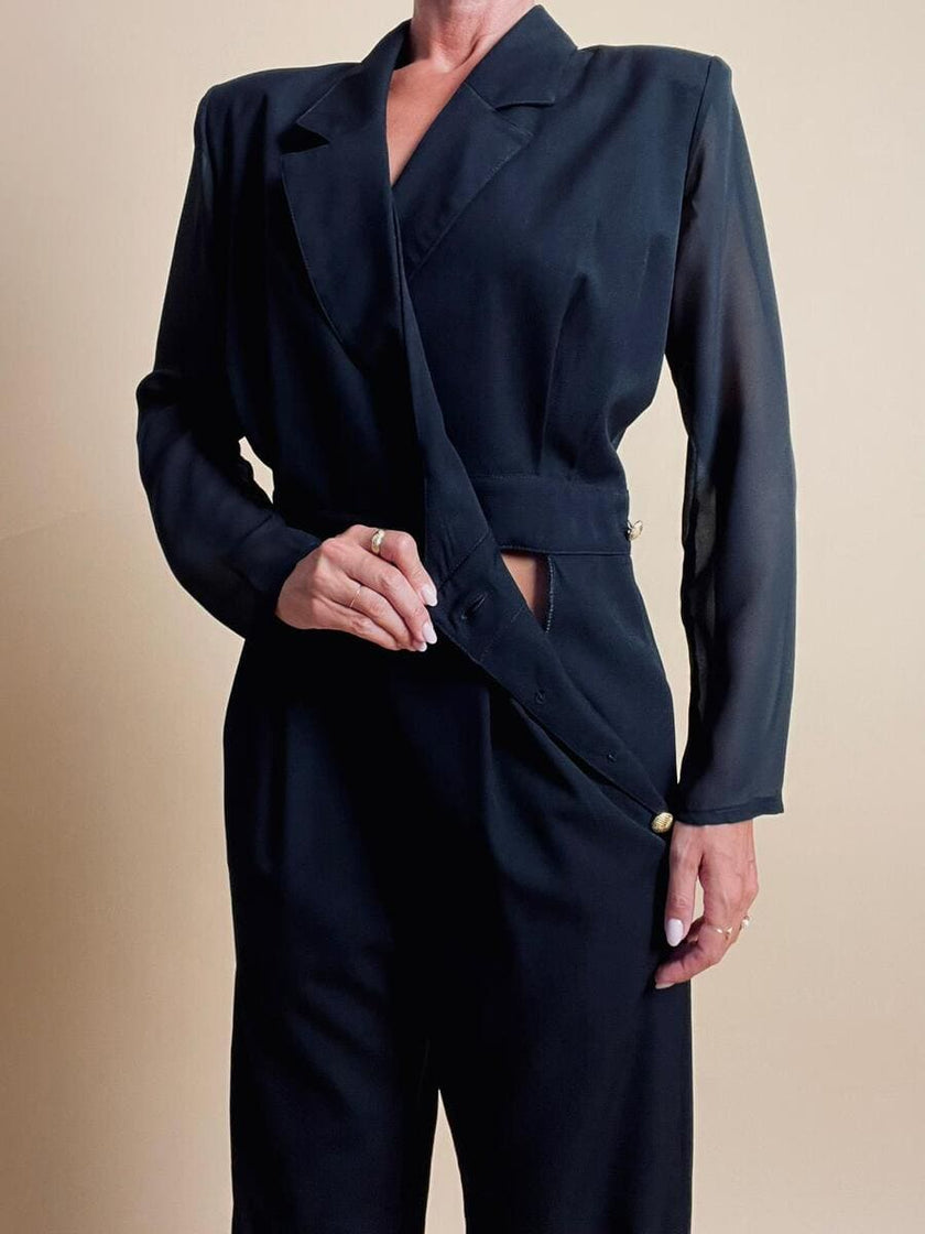Smoking jumpsuit nera con bottoni dorati