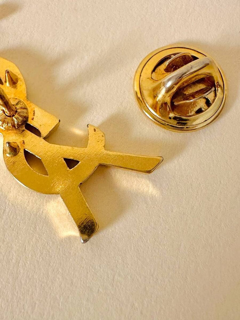 Spilla logo “Yves Saint Laurent”