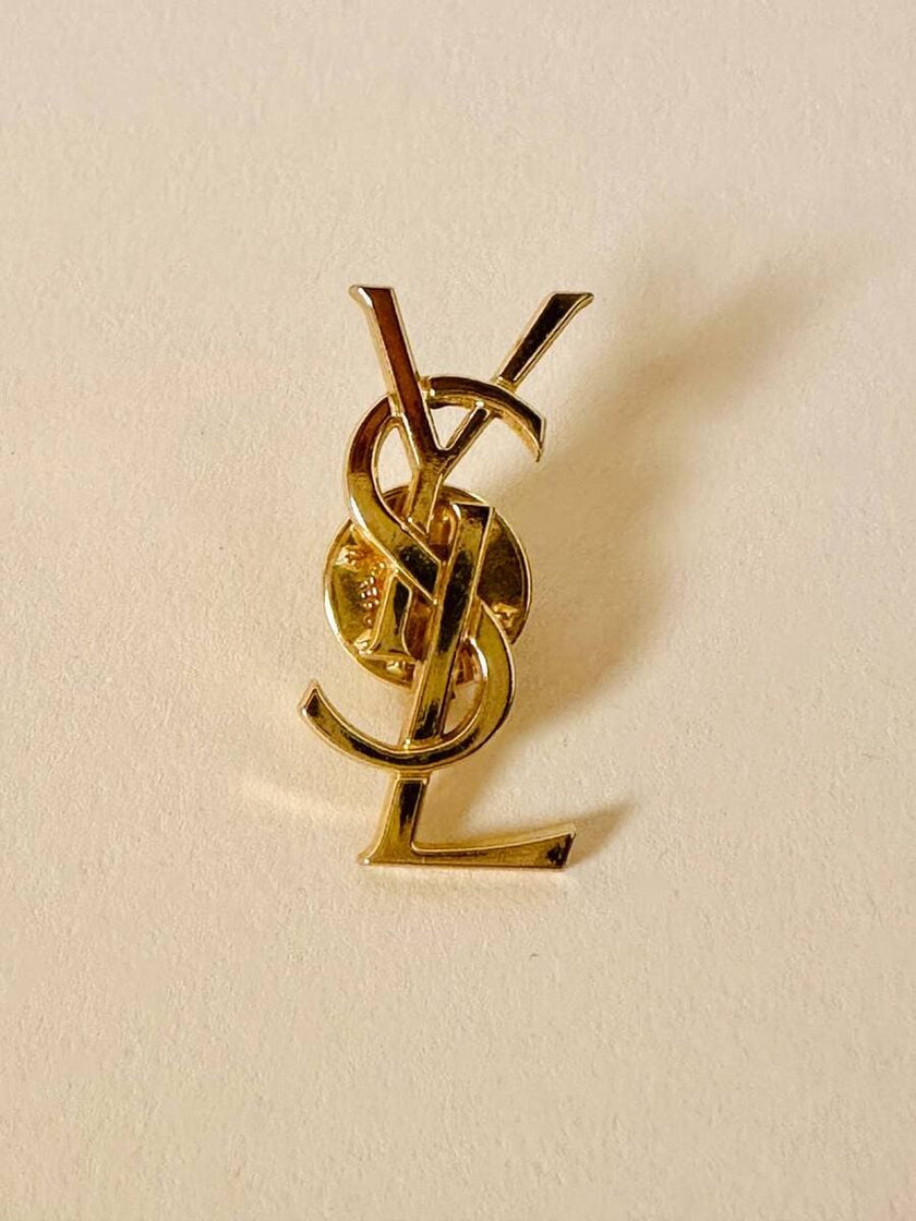Spilla logo “Yves Saint Laurent”