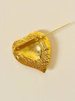 Goldfarbene herzförmige Brosche 