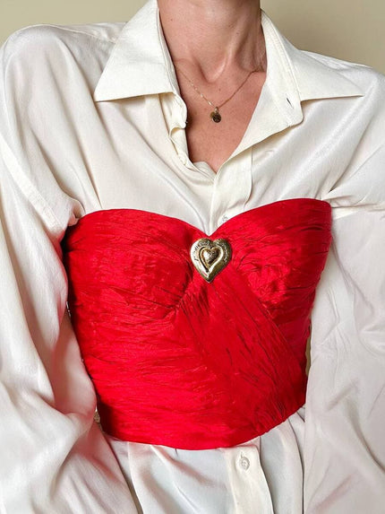 Spilla dorata a forma di cuore 