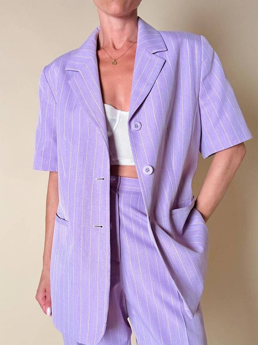 Tailleur giacca/pantalone lilla gessato “C.h.i.c.c.”