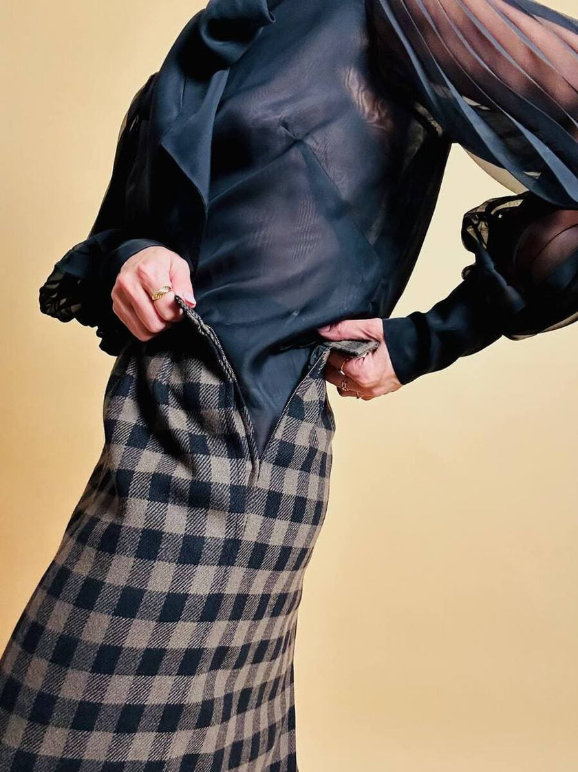 Tailleur “Yves Saint Laurent” in lana a scacchi neri e fango con riporti di velluto