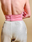Top rosa con scollo all'americana