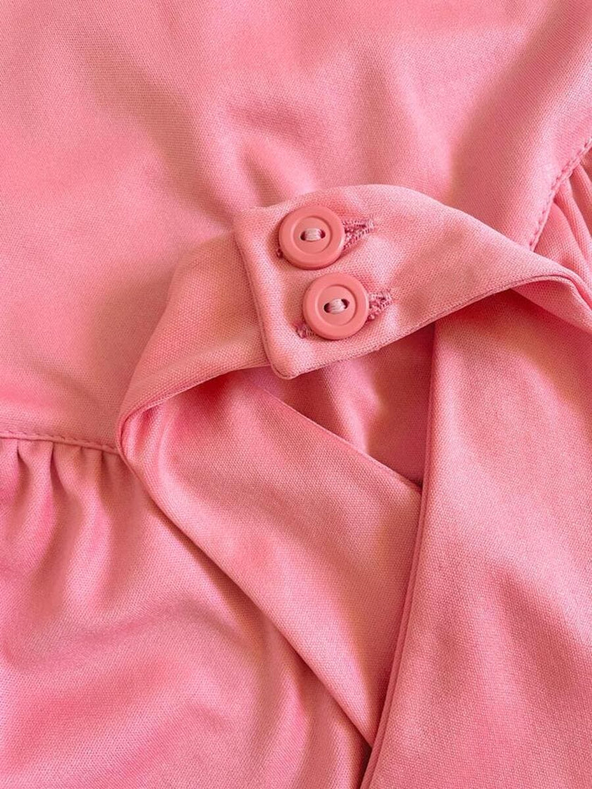 Top rosa con scollo all'americana