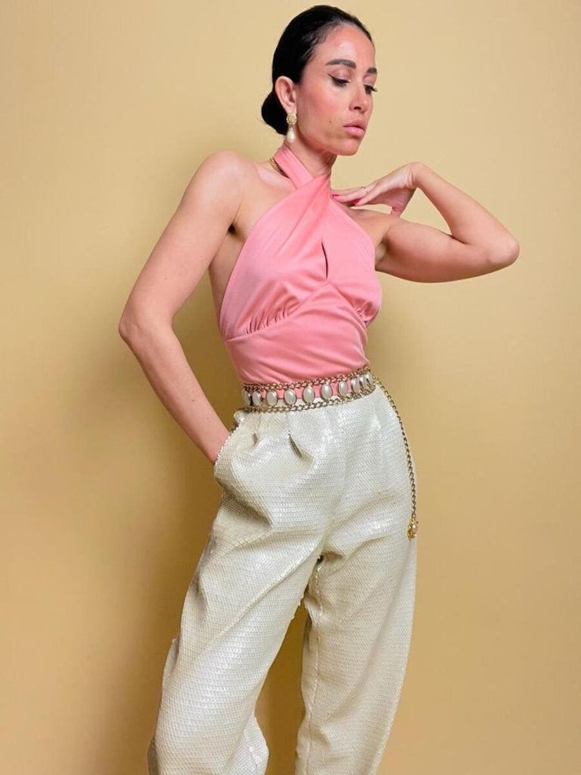Top rosa con scollo all'americana