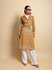 Trench sartoriale in velluto stampato fantasia giraffa