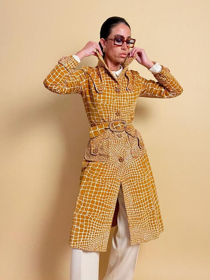 Trench sartoriale in velluto stampato fantasia giraffa